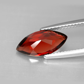 granate almandino Rojo oscuro natural de 2.98 ct, Marquesa, VVS-VS