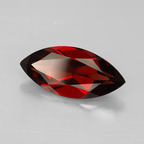 granate almandino Rojo oscuro natural de 3.31 ct, Marquesa, VVS-VS