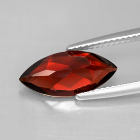 granate almandino Rojo oscuro natural de 3.31 ct, Marquesa, VVS-VS