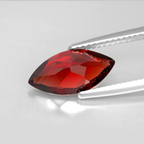 granate almandino Rojo oscuro natural de 3.04 ct, Marquesa, VS