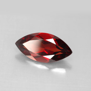 granate almandino Rojo oscuro natural de 3.11 ct, Marquesa, VS
