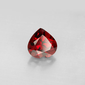 granate almandino Rojo oscuro natural de 1.64 ct, Forma de corazón, VVS-VS
