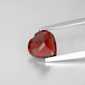 granate almandino Rojo oscuro natural de 1.64 ct, Forma de corazón, VVS-VS