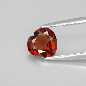 granate almandino Rojo oscuro natural de 1.03 ct, Forma de corazón, VS