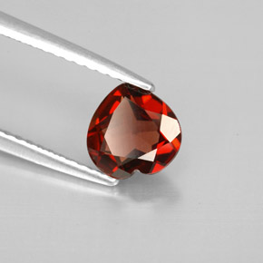 granate almandino Rojo oscuro natural de 1.03 ct, Forma de corazón, VS