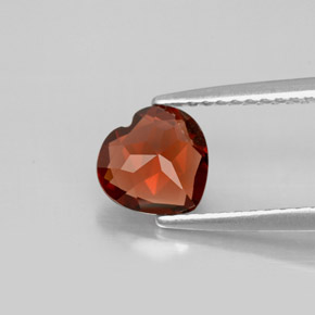 granate almandino Rojo oscuro natural de 1.03 ct, Forma de corazón, VS
