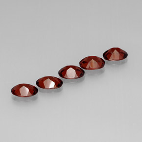Gemas de granate almandino Rojo oscuro natural de  ct, Corte Óvalo, VVS-VS