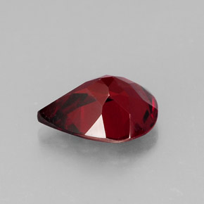 granate almandino Rojo oscuro natural de 1.81 ct, En forma de pera, VS