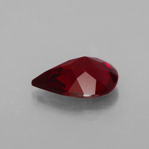granate almandino Rojo oscuro natural de 1.55 ct, En forma de pera, VVS