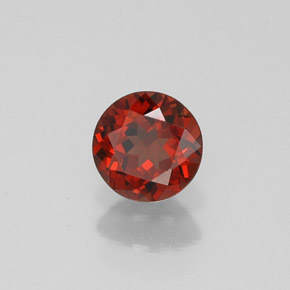 granate almandino Roja natural de 0.52 ct, Corte Redondo, VVS-VS