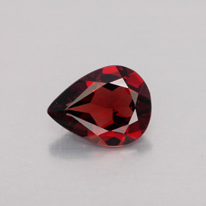granate almandino Rojo oscuro natural de 1.65 ct, En forma de pera, VVS