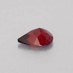 granate almandino Rojo oscuro natural de 1.65 ct, En forma de pera, VVS