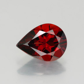 granate almandino Rojo oscuro natural de 1.59 ct, En forma de pera, VVS