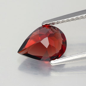 granate almandino Rojo oscuro natural de 1.59 ct, En forma de pera, VVS