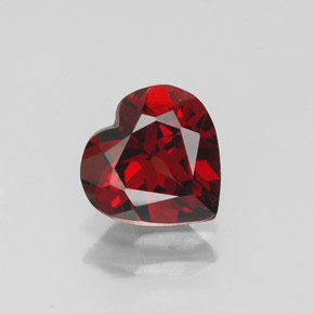 granate almandino Rojo oscuro natural de 1.33 ct, Forma de corazón, VVS