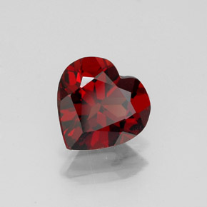 granate almandino Rojo oscuro natural de 1.33 ct, Forma de corazón, VVS
