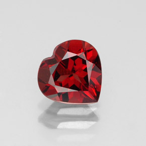 granate almandino Rojo oscuro natural de 1.39 ct, Forma de corazón, VVS