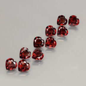 Gemas de granate almandino Roja natural de 12.62 ct, Forma de corazón, VS