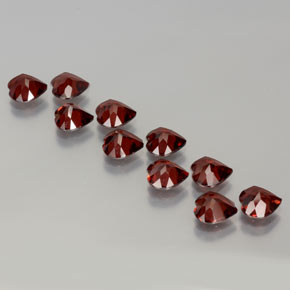 Gemas de granate almandino Roja natural de 12.62 ct, Forma de corazón, VS