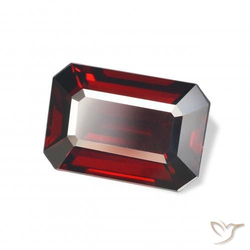 Granate almandino Rojo oscuro natural de 5.50 ct, Corte Octágono / Esmeralda, VVS-VS