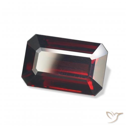 Granate almandino Rojo oscuro natural de 10.32 ct, Corte Octágono / Esmeralda, VVS-VS