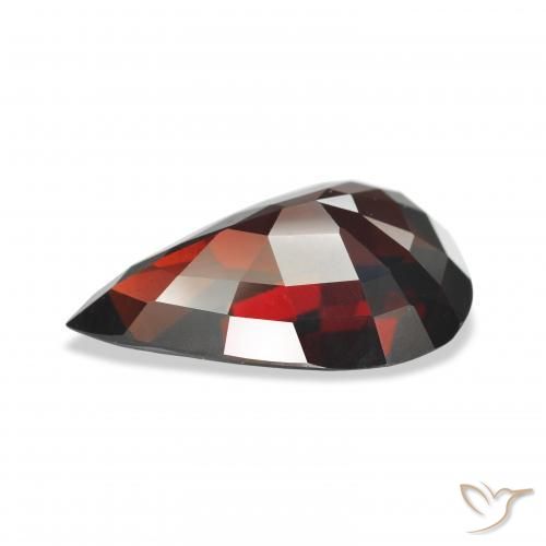 Granate almandino Rojo negruzco natural de 9.66 ct, En forma de pera, VVS-VS