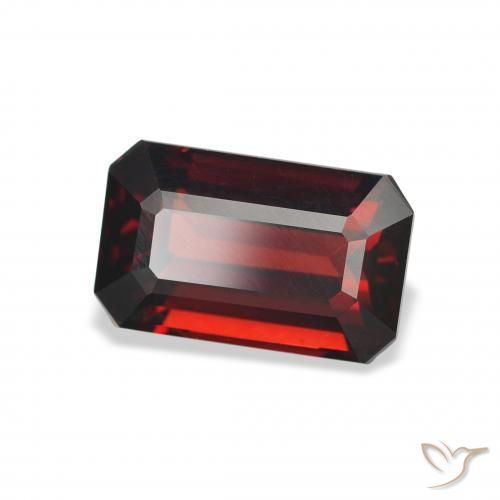 Granate almandino Rojo oscuro natural de 3.58 ct, Corte Octágono / Esmeralda, VVS