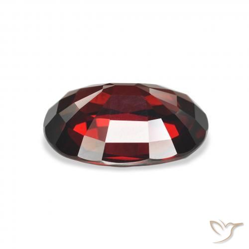 Granate almandino Rojo negruzco natural de 7.05 ct, Ovalada, VVS