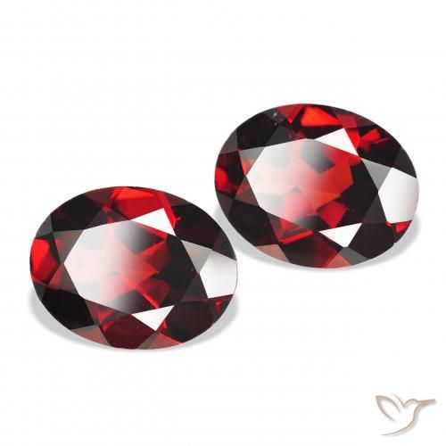 Gemas de Granate almandino Rojo sangre intenso natural de 4.23 ct, Ovalada, VVS-VS