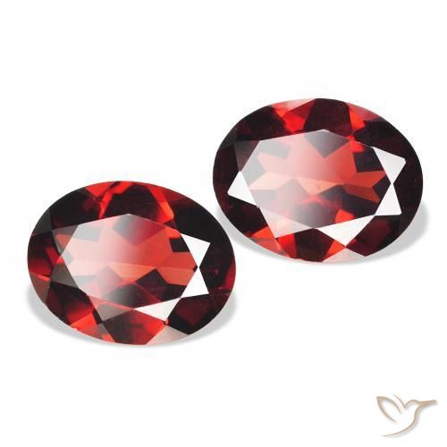 Gemas de Granate almandino Rojo sangre intenso natural de 3.85 ct, Ovalada, VVS-VS