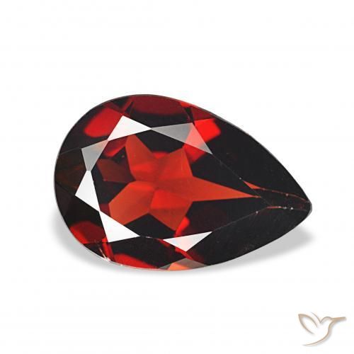 Granate almandino Rojo oscuro natural de 2.96 ct, En forma de pera, VS