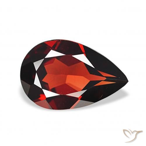 Granate almandino Rojo sangre intenso natural de 2.71 ct, En forma de pera, VS