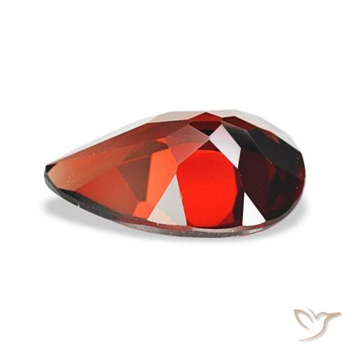 Granate almandino Rojo oscuro natural de 3.27 ct, En forma de pera, VS