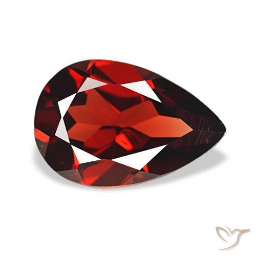 Granate almandino Rojo oscuro natural de 3.30 ct, En forma de pera, VS