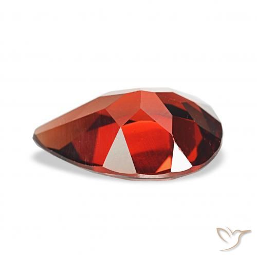 Granate almandino Rojo oscuro natural de 3.30 ct, En forma de pera, VS