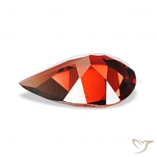 Granate almandino Rojo oscuro natural de 2.80 ct, En forma de pera, VS