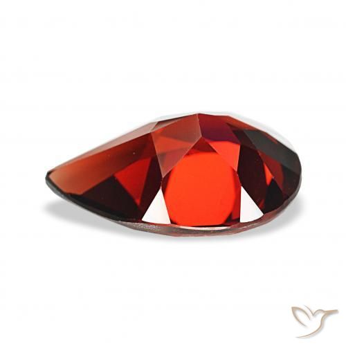 Granate almandino Rojo oscuro natural de 3.30 ct, En forma de pera, VVS-VS