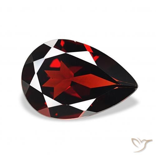 Granate almandino Rojo oscuro natural de 3.22 ct, En forma de pera, VVS-VS