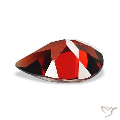 Granate almandino Rojo oscuro natural de 3.22 ct, En forma de pera, VVS-VS
