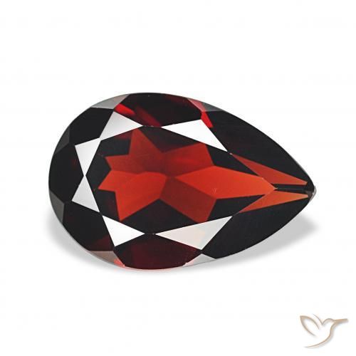 Granate almandino Rojo oscuro natural de 3.22 ct, En forma de pera, VVS-VS