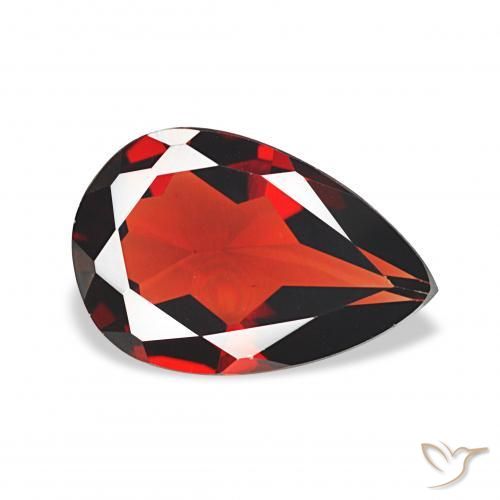 Granate almandino Rojo medio natural de 3.16 ct, En forma de pera, VVS-VS