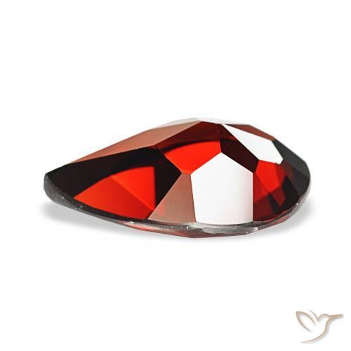 Granate almandino Rojo medio natural de 3.16 ct, En forma de pera, VVS-VS