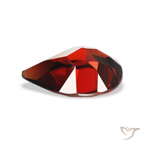 Granate almandino Rojo oscuro natural de 3.31 ct, En forma de pera, VVS