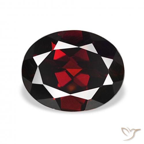 Granate almandino Rojo negruzco natural de 2.66 ct, Ovalada, VVS