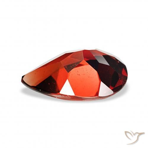 Granate almandino Rojo oscuro natural de 3.22 ct, En forma de pera, VS