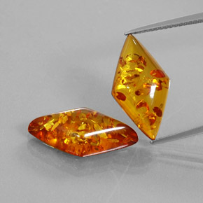 Gemas de ámbar naranja natural de  ct, forma elegante, transparente