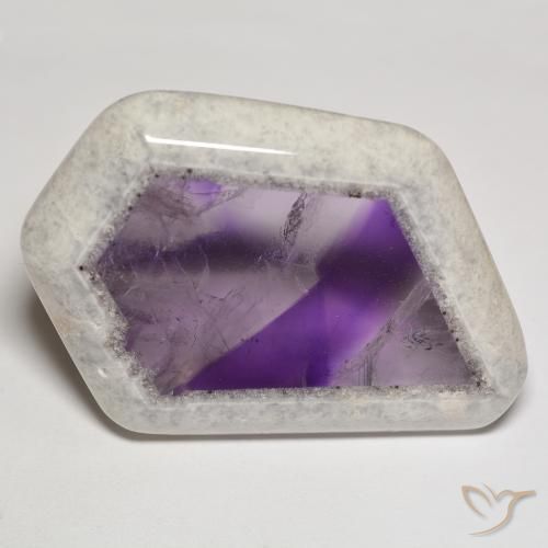 Corte de geoda de amatista multicolor natural de 69,57 ct, forma elegante, transparente