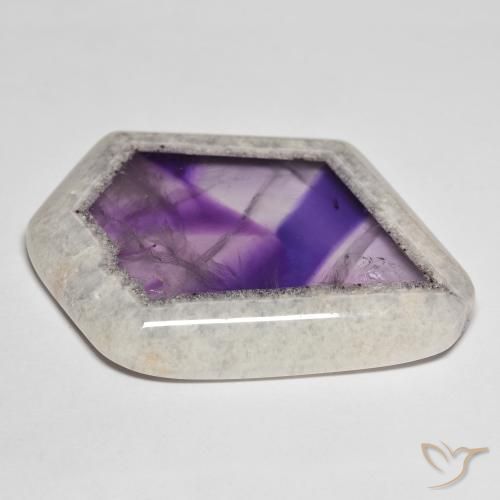 Corte de geoda de amatista multicolor natural de 69,57 ct, forma elegante, transparente