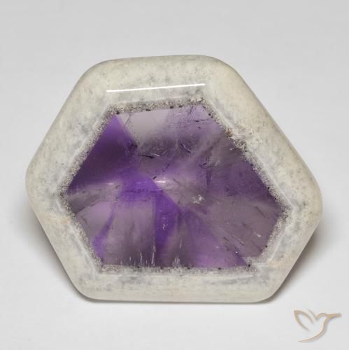Corte de geoda de amatista multicolor natural de 66,39 ct, forma elegante, transparente