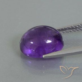Amatista Violeta medio natural de 3.74 ct, Ovalada, Transparente / Translúcido